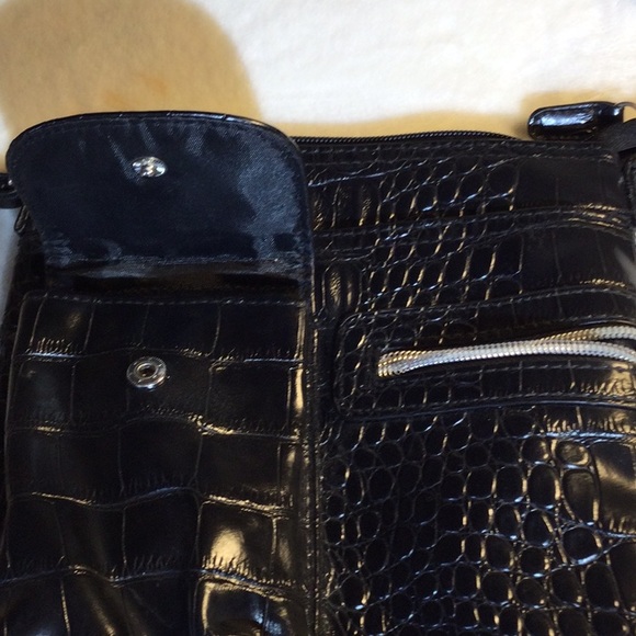 Small faux leather black bag with shoulder strap and compartments - Picture 3 of 13